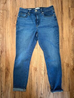 Universal Women’s Boyfriend Jeans in Blue Wash